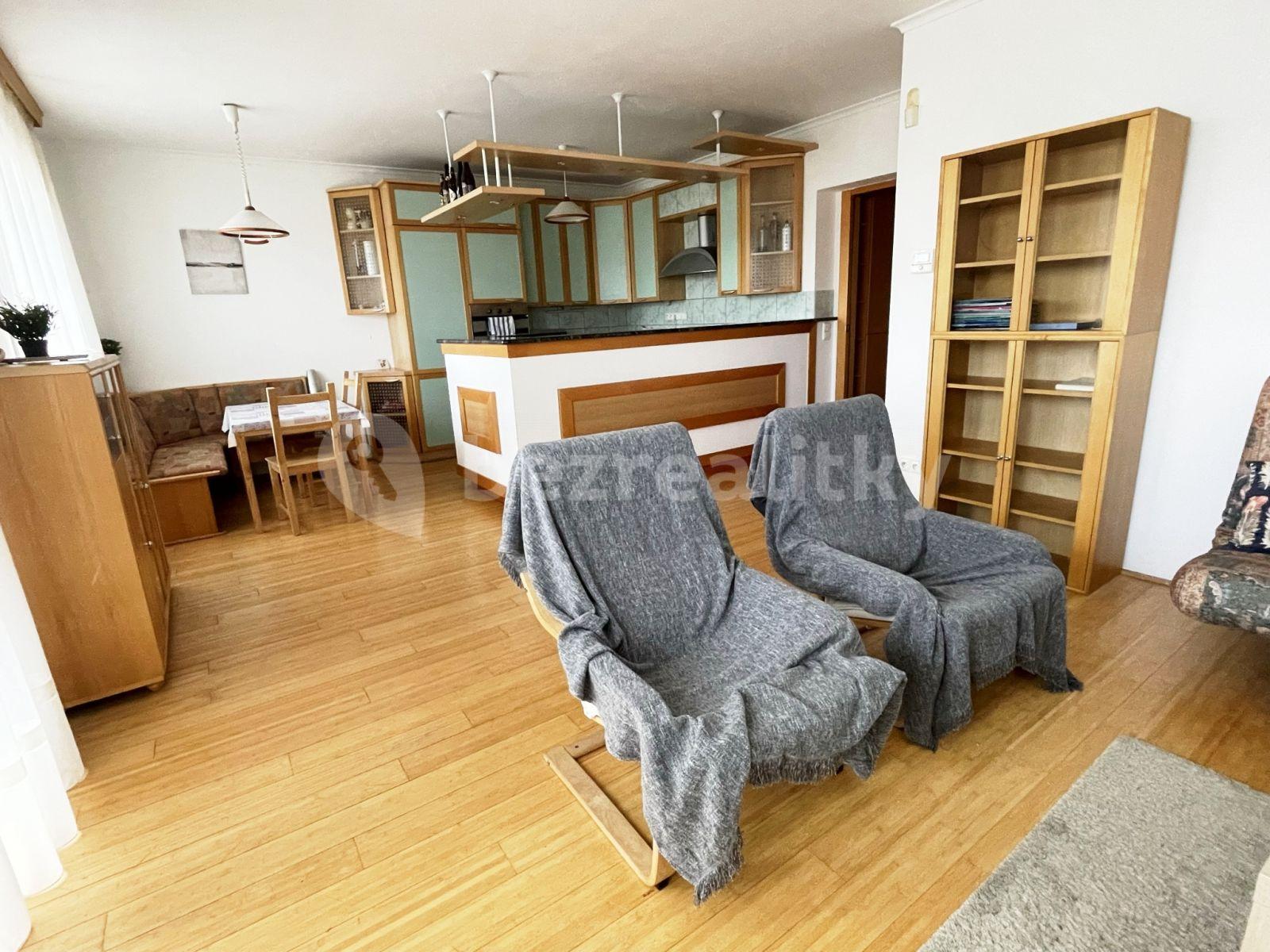 3 bedroom with open-plan kitchen flat to rent, 112 m², na staré cestě, Prague, Prague