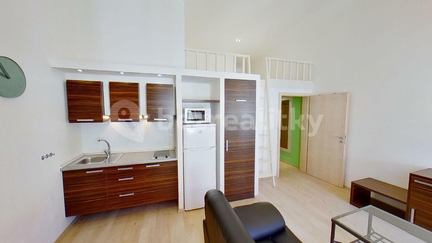 Studio flat to rent, 36 m², Špitálská, Hradec Králové, Královéhradecký Region