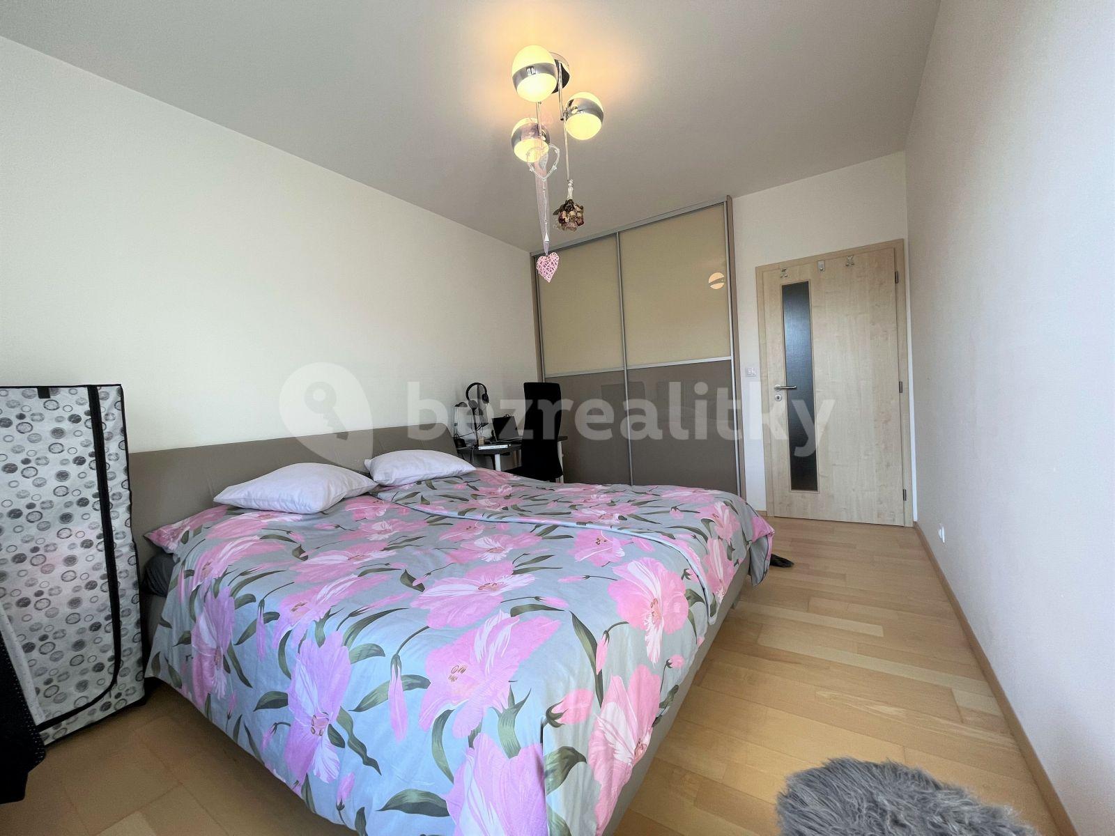 2 bedroom with open-plan kitchen flat to rent, 78 m², Nademlejnská, Prague, Prague