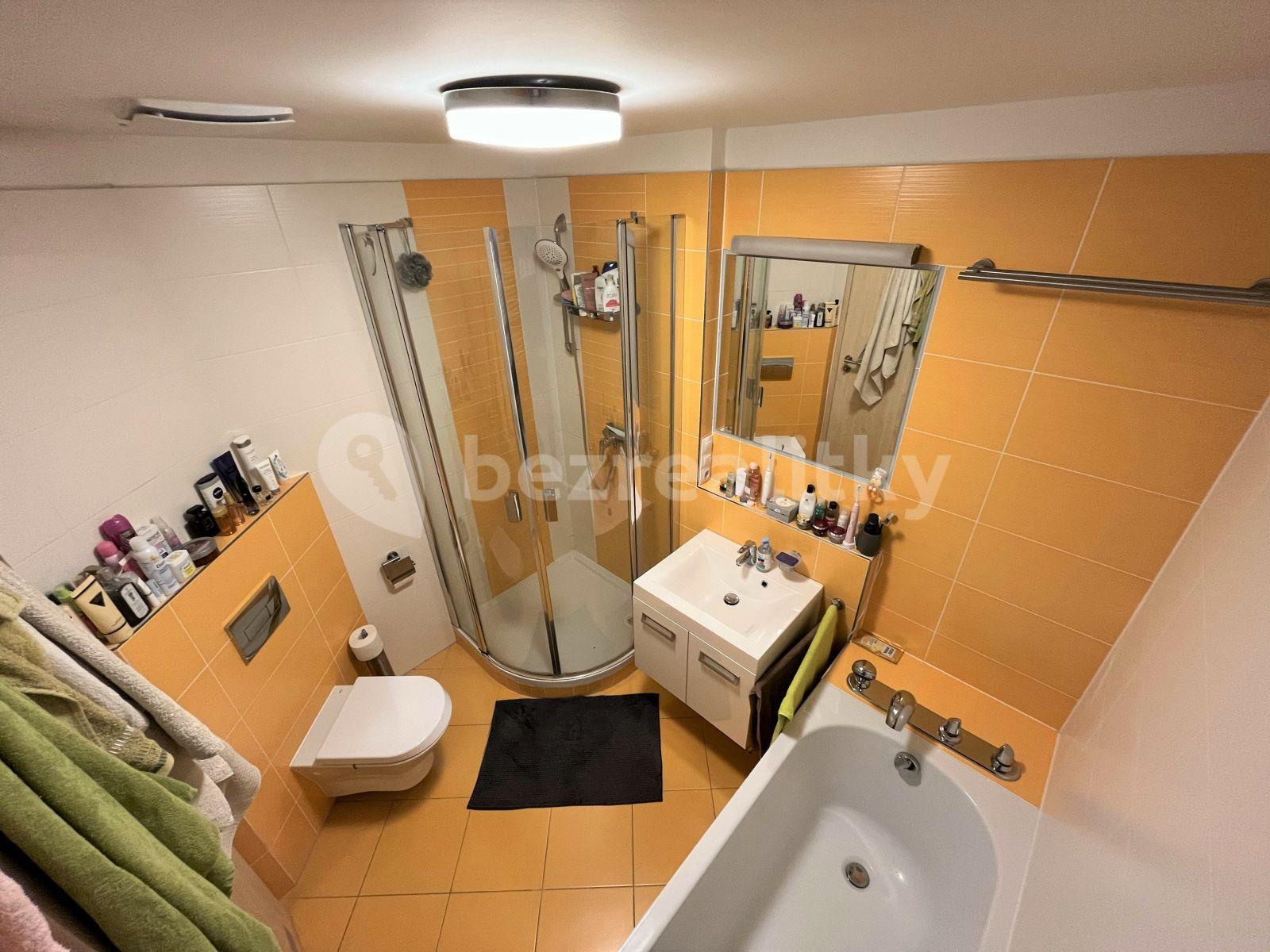 2 bedroom with open-plan kitchen flat to rent, 78 m², Nademlejnská, Prague, Prague