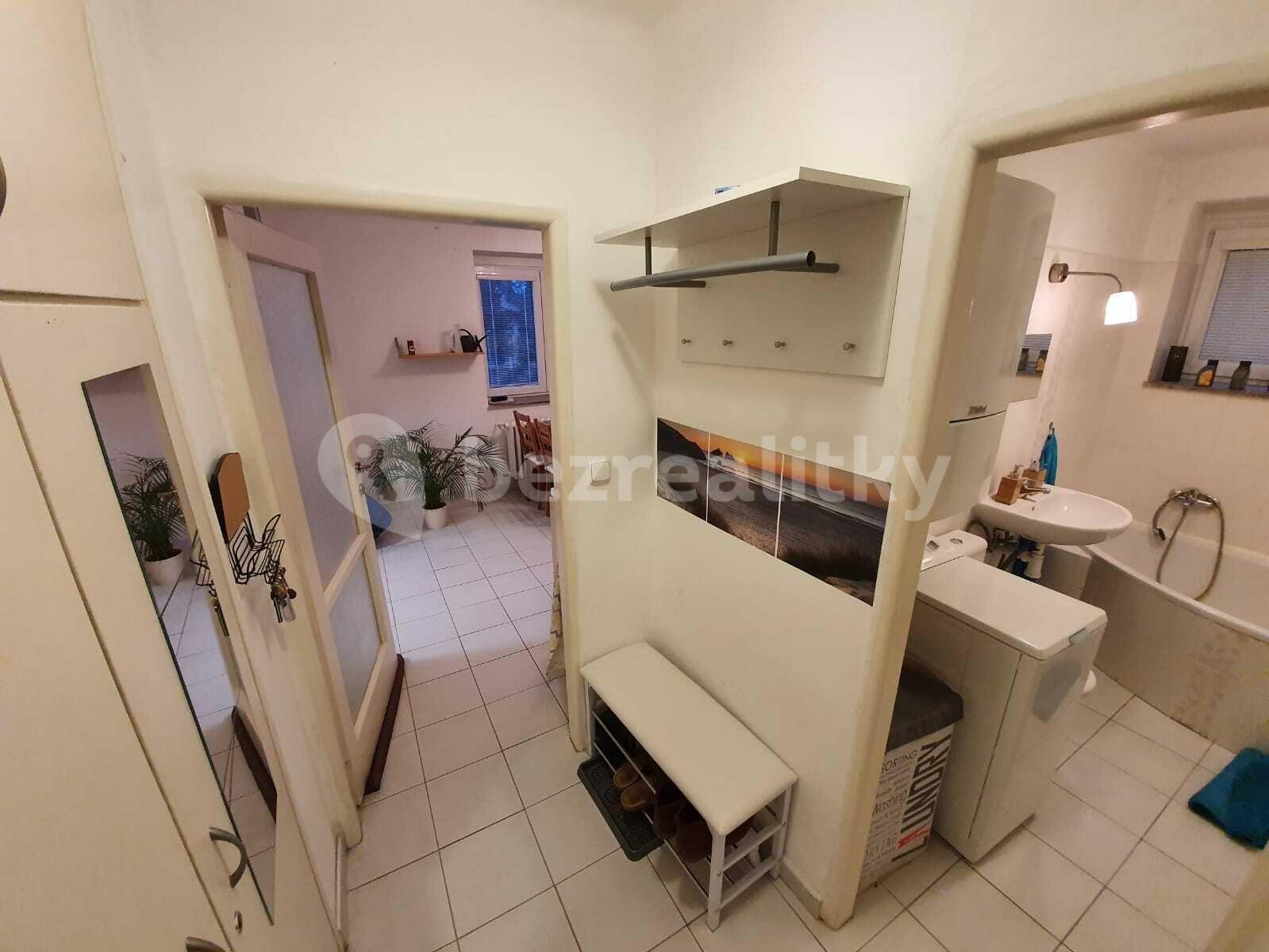 2 bedroom flat to rent, 50 m², Vostrovská, Prague, Prague