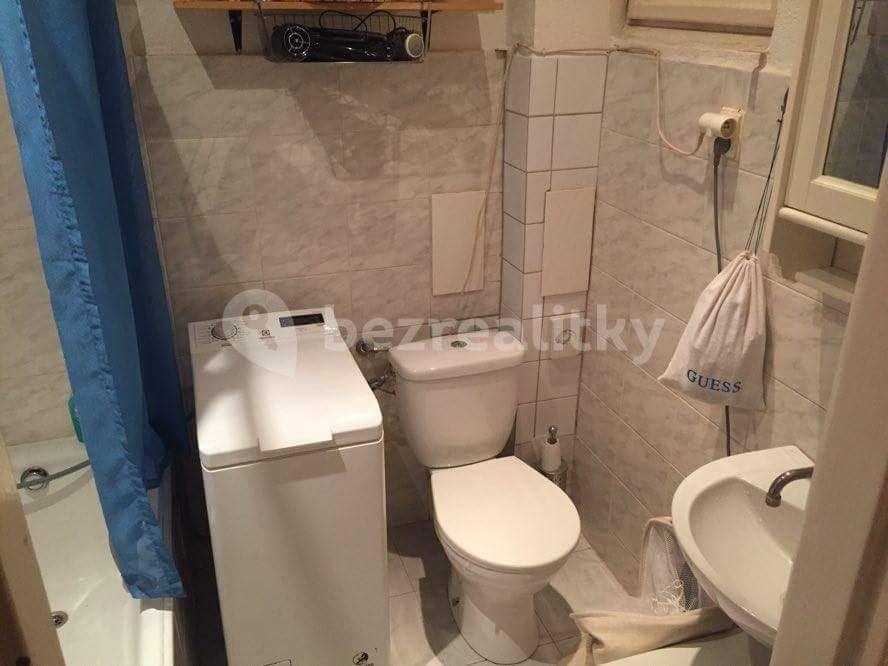 Studio flat to rent, 26 m², Kolbenova, Prague, Prague