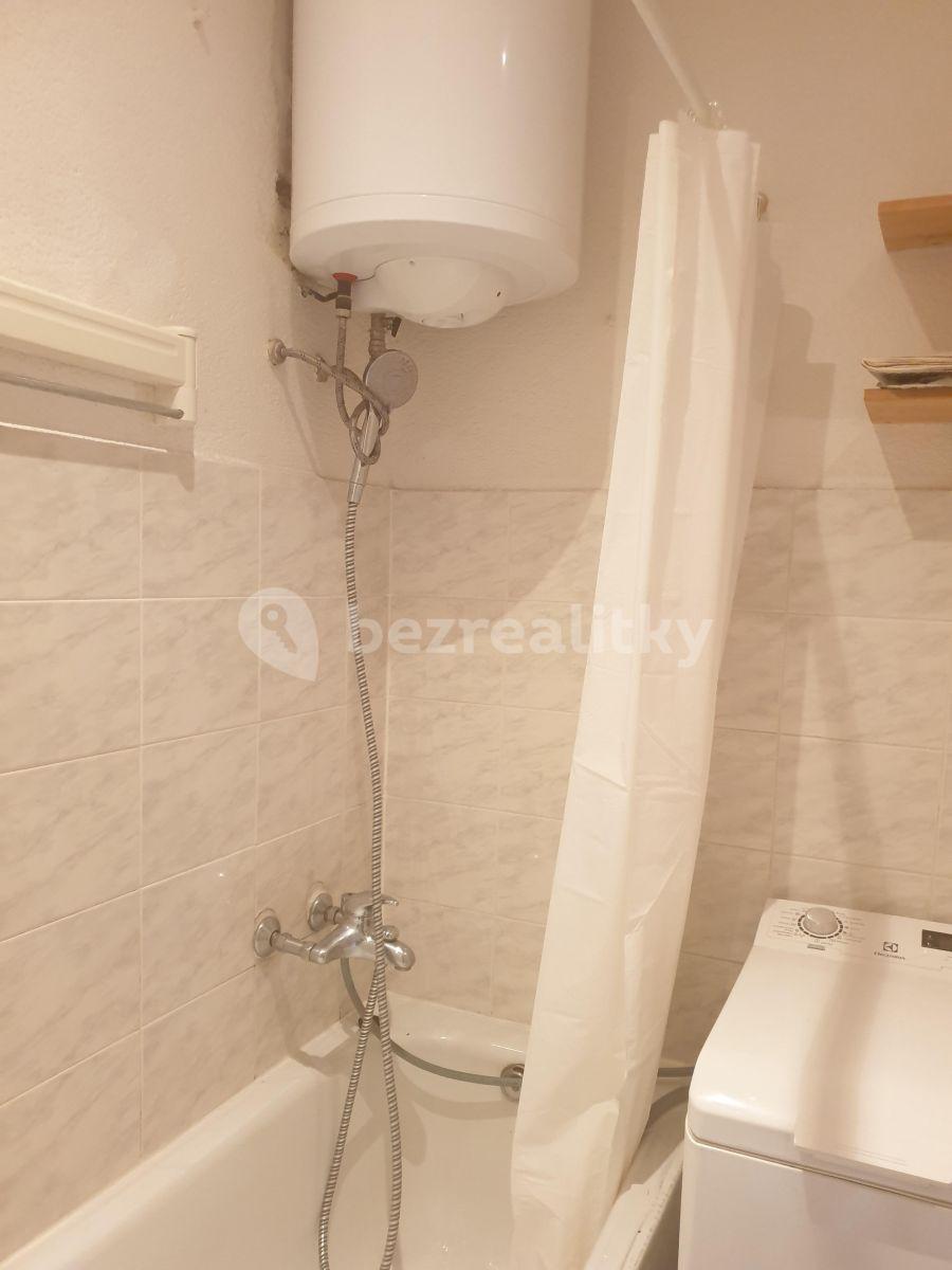 Studio flat to rent, 26 m², Kolbenova, Prague, Prague