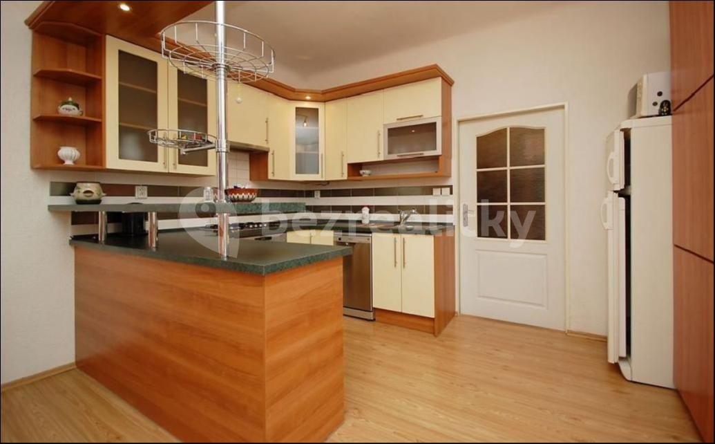 2 bedroom with open-plan kitchen flat to rent, 105 m², Tovární, Prague, Prague