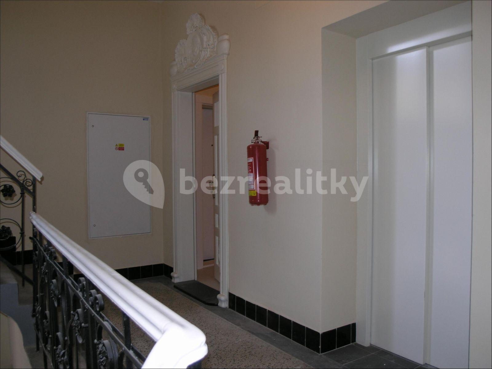 Studio flat to rent, 34 m², Šimáčkova, Prague, Prague