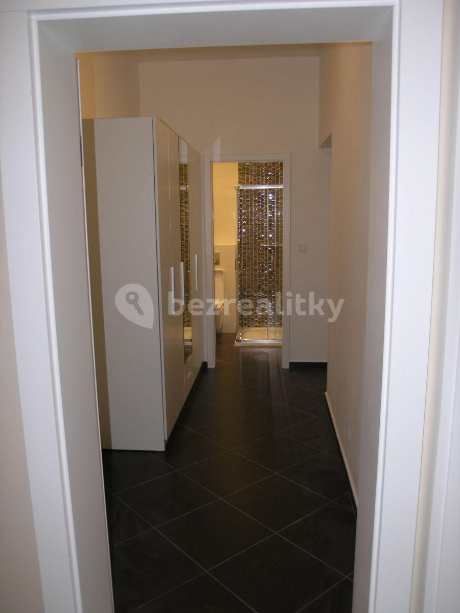 Studio flat to rent, 34 m², Šimáčkova, Prague, Prague