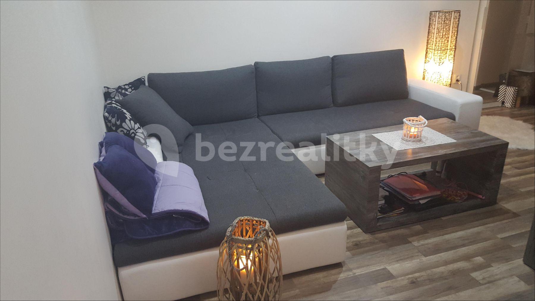 1 bedroom with open-plan kitchen flat to rent, 40 m², Garážní, Ostrava, Moravskoslezský Region