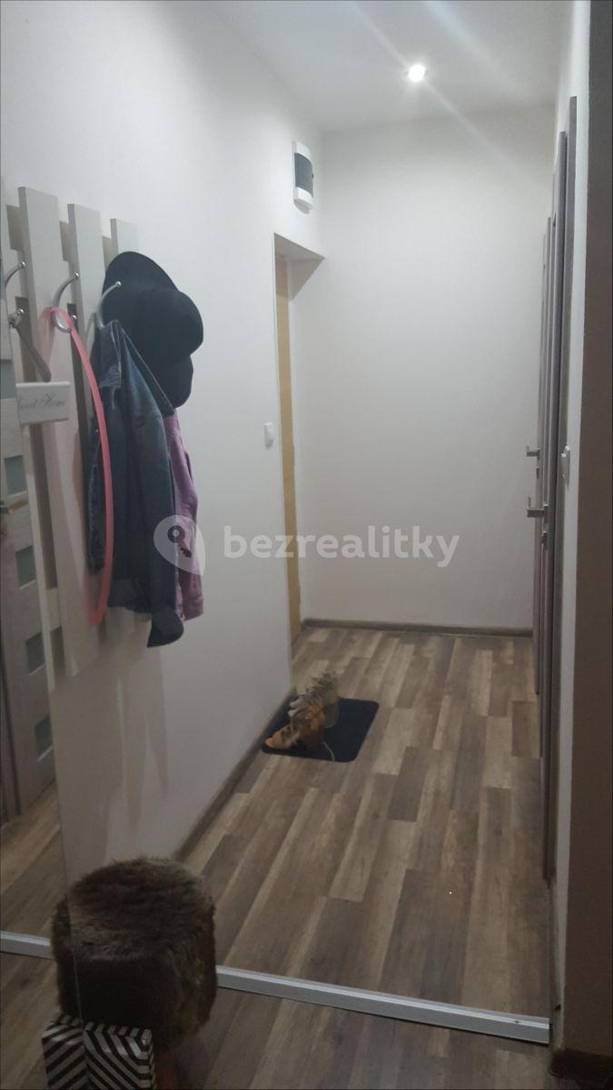 1 bedroom with open-plan kitchen flat to rent, 40 m², Garážní, Ostrava, Moravskoslezský Region