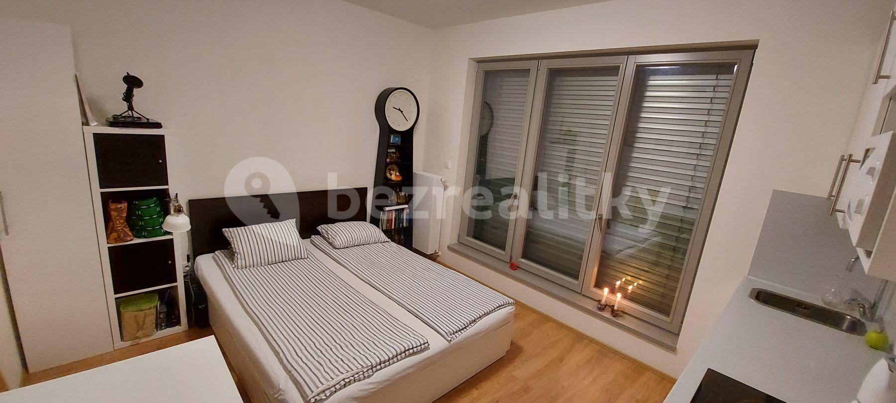 Studio flat to rent, 20 m², Koněvova, Prague, Prague