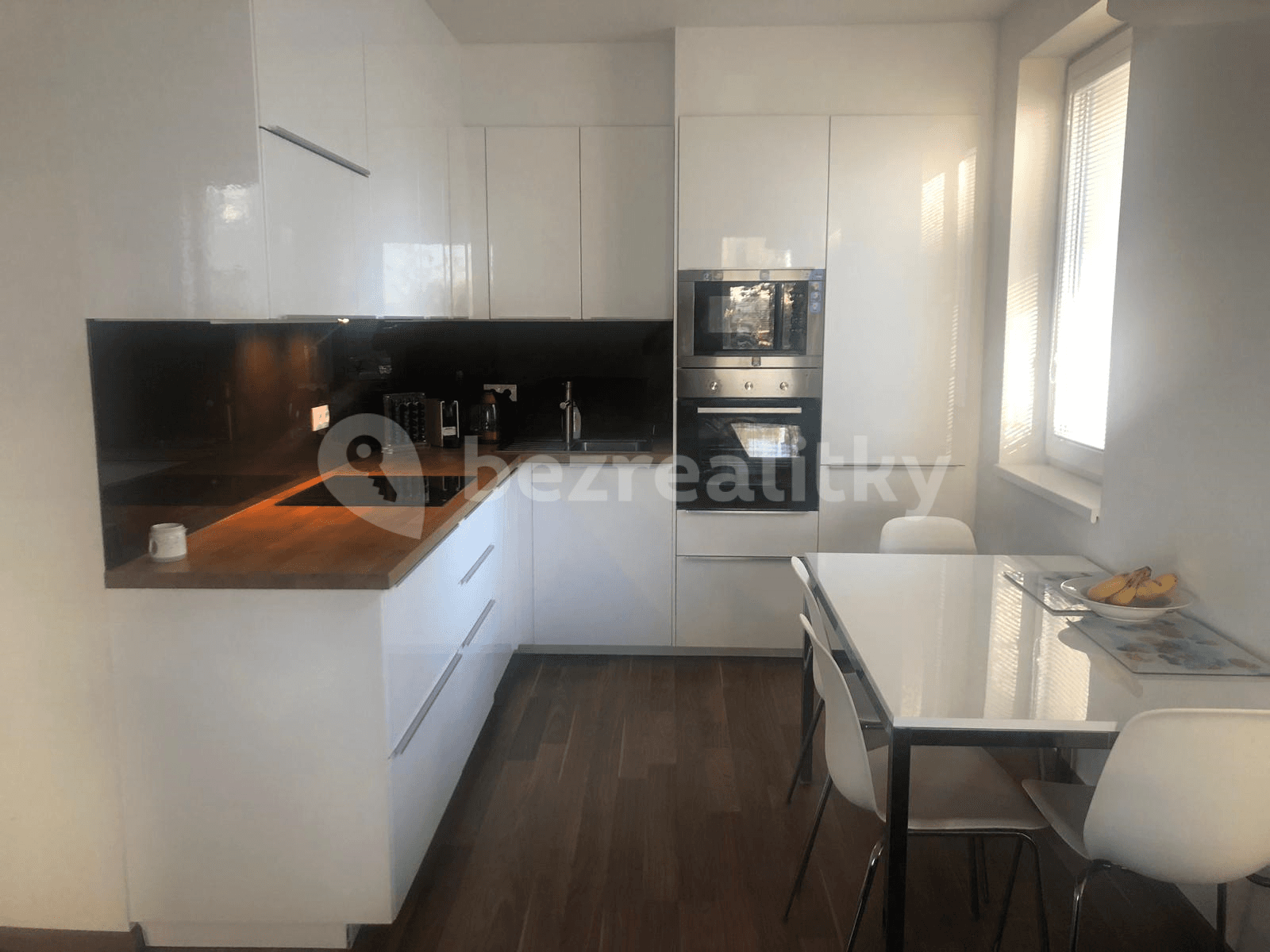 1 bedroom with open-plan kitchen flat to rent, 65 m², Rižská, Prague, Prague