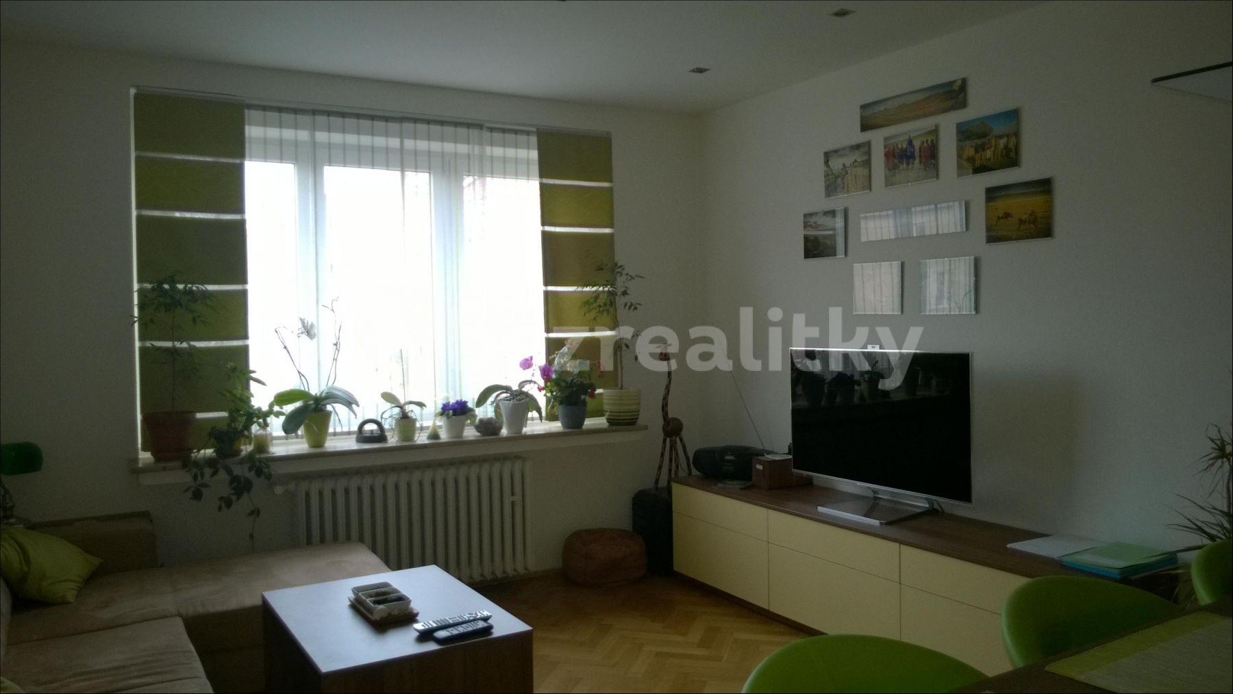 2 bedroom with open-plan kitchen flat to rent, 68 m², Prachnerova, Prague, Prague