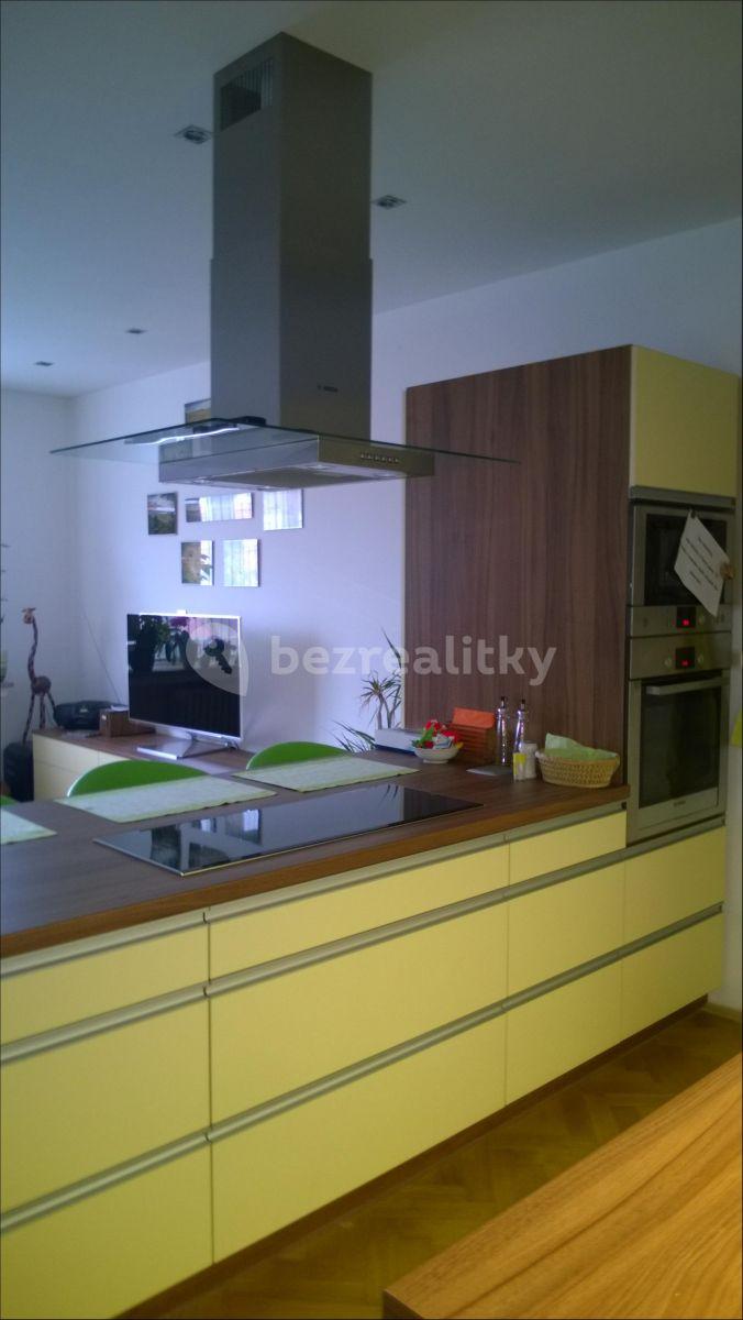 2 bedroom with open-plan kitchen flat to rent, 68 m², Prachnerova, Prague, Prague