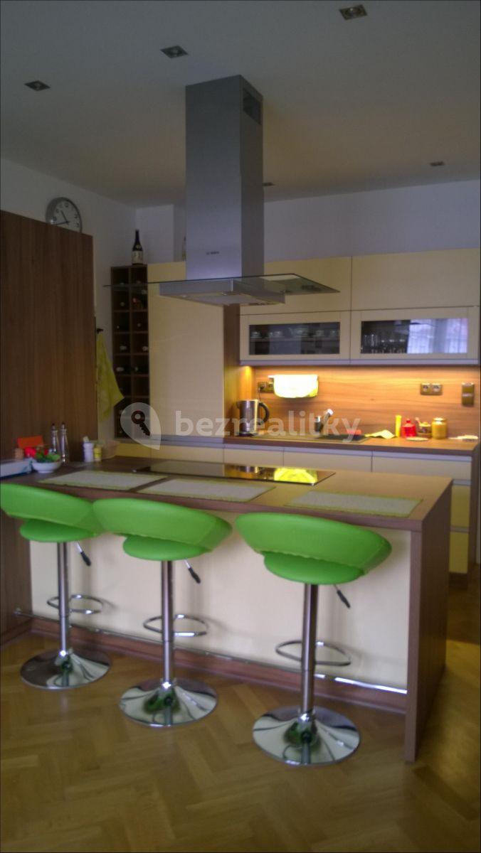 2 bedroom with open-plan kitchen flat to rent, 68 m², Prachnerova, Prague, Prague