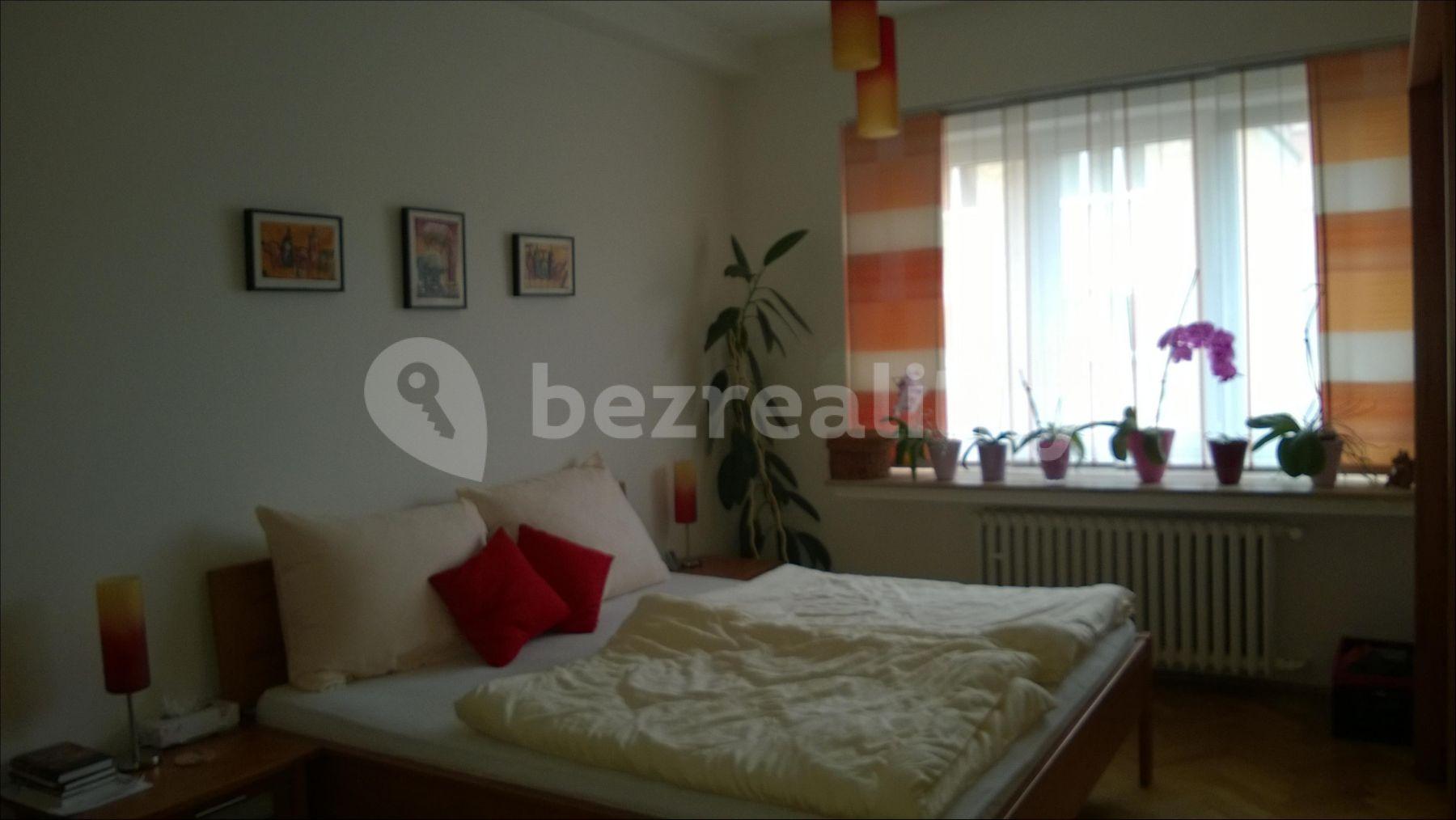 2 bedroom with open-plan kitchen flat to rent, 68 m², Prachnerova, Prague, Prague