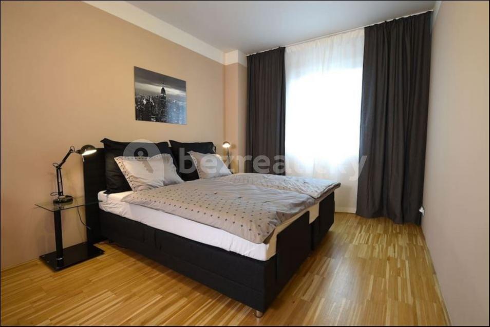 1 bedroom with open-plan kitchen flat to rent, 77 m², Rohanské nábřeží, Prague, Prague