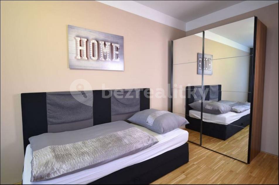 1 bedroom with open-plan kitchen flat to rent, 77 m², Rohanské nábřeží, Prague, Prague