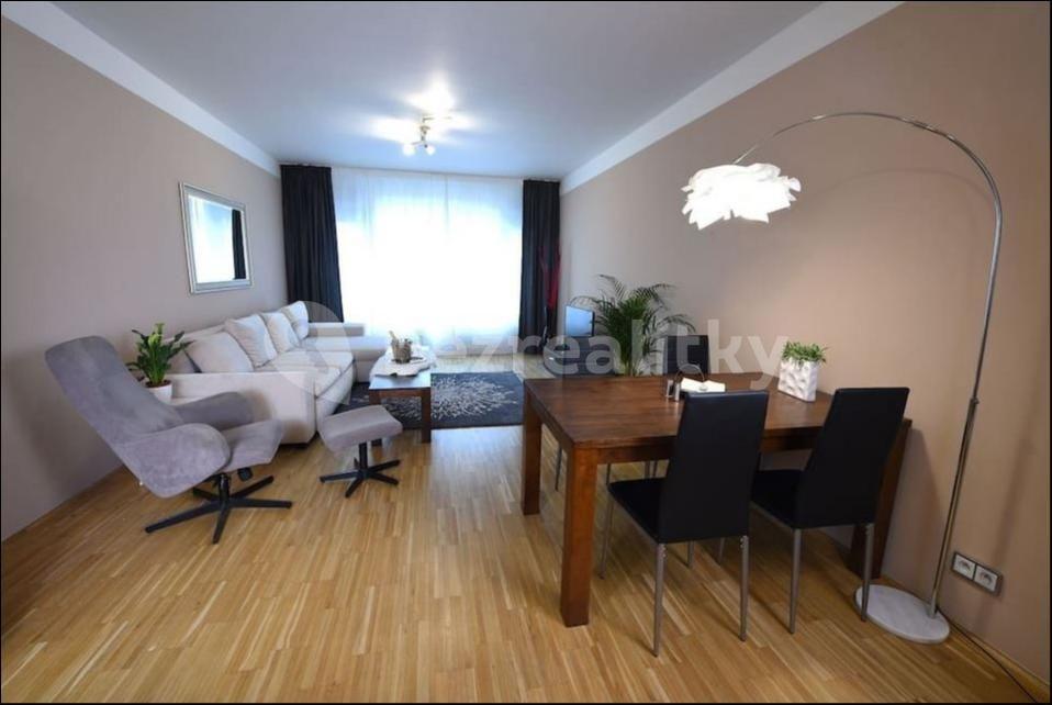 1 bedroom with open-plan kitchen flat to rent, 77 m², Rohanské nábřeží, Prague, Prague