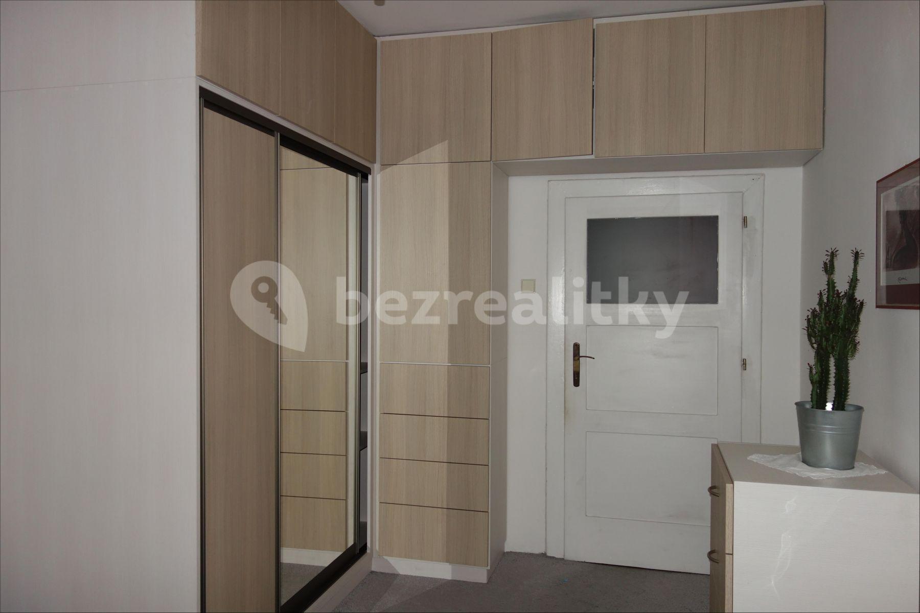 1 bedroom with open-plan kitchen flat to rent, 42 m², Biskupcova, Prague, Prague