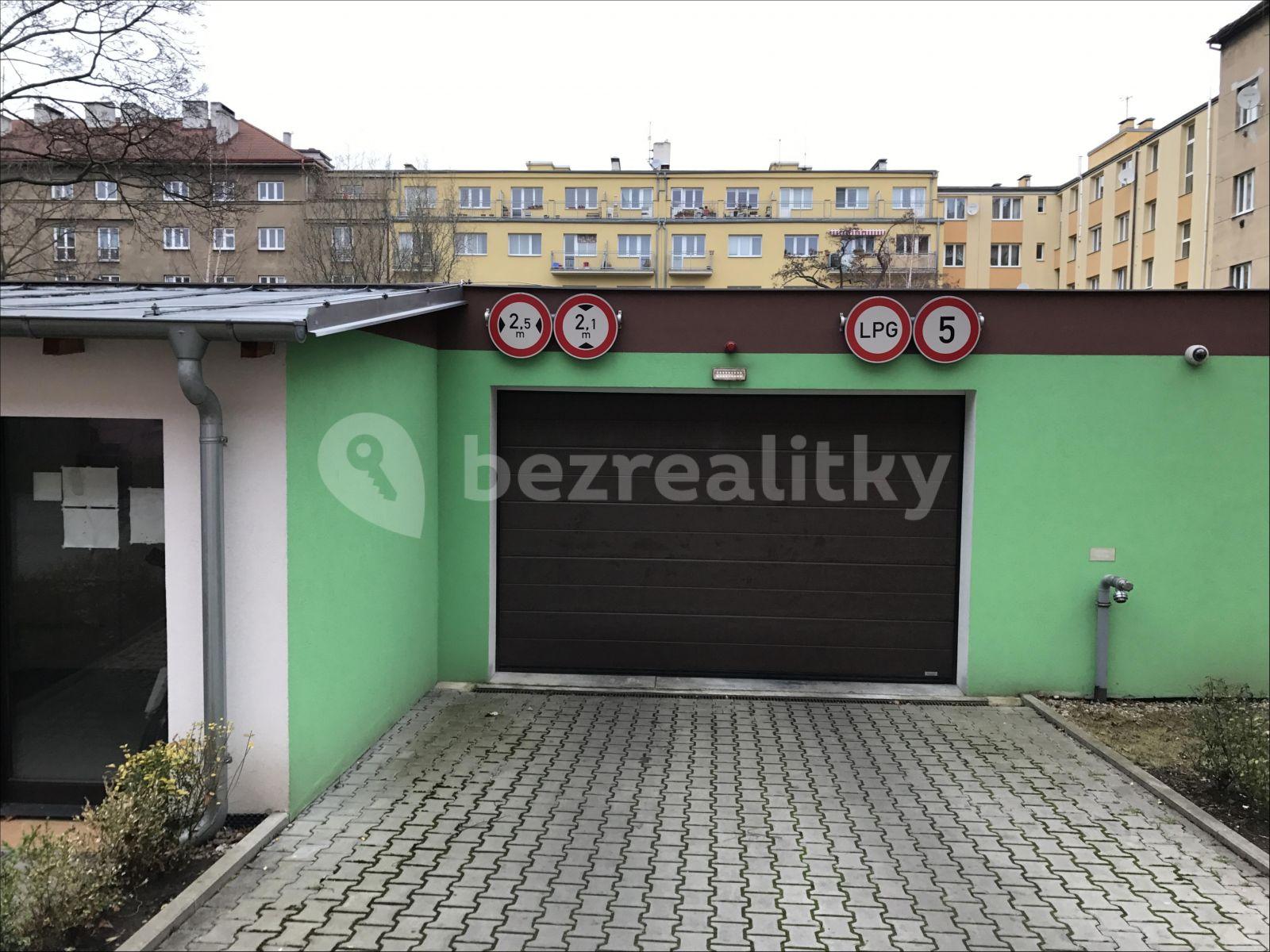 2 bedroom with open-plan kitchen flat to rent, 85 m², Drahobejlova, Prague, Prague