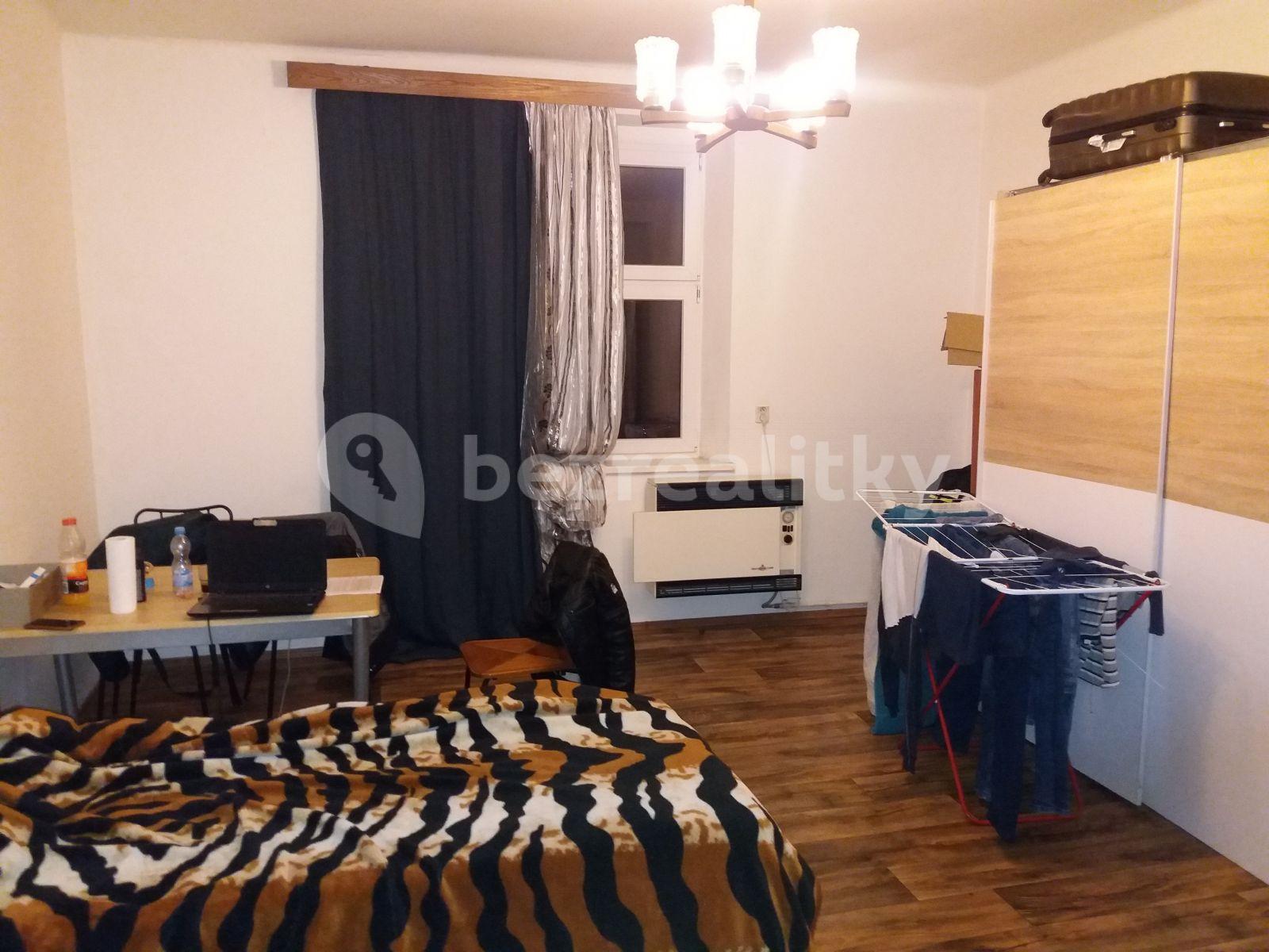 Studio flat to rent, 36 m², Na Žertvách, Prague, Prague