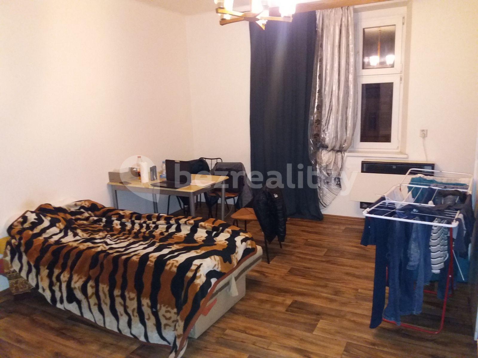 Studio flat to rent, 36 m², Na Žertvách, Prague, Prague