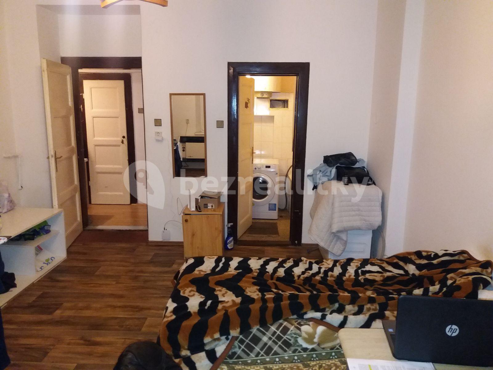 Studio flat to rent, 36 m², Na Žertvách, Prague, Prague