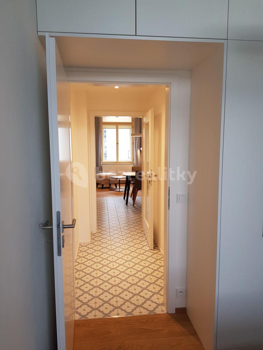 1 bedroom with open-plan kitchen flat to rent, 47 m², Pobřežní, Prague, Prague