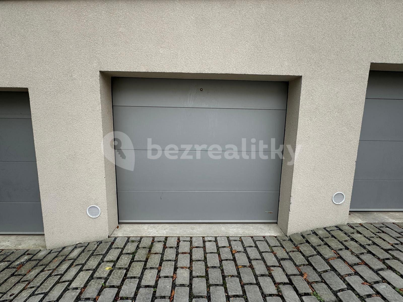 garage to rent, 15 m², Bořivojova, Prague, Prague