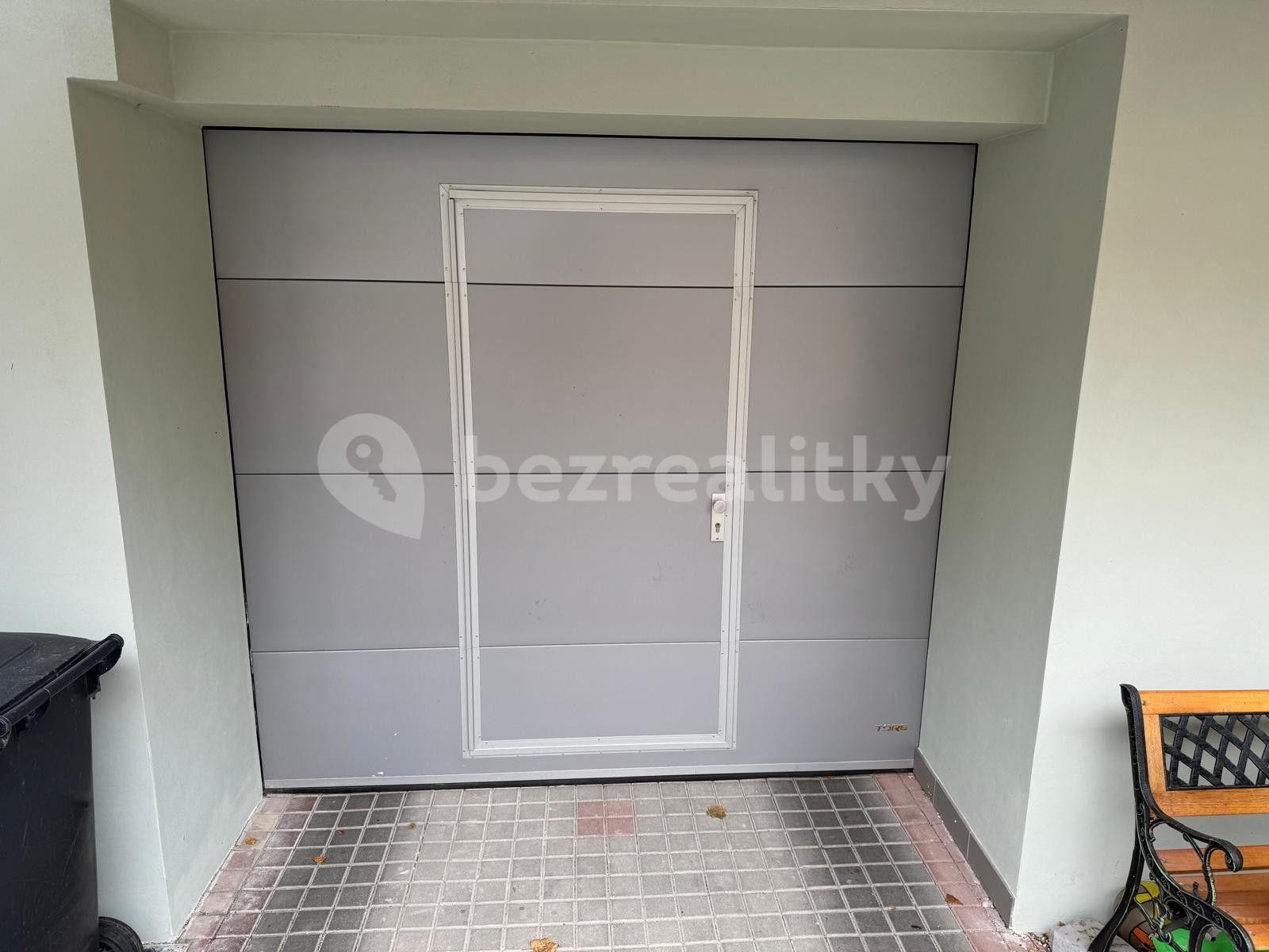 garage to rent, 15 m², Bořivojova, Prague, Prague