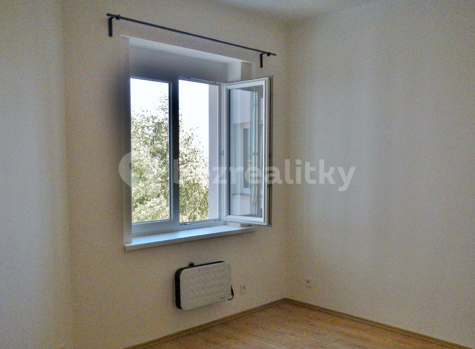 Studio flat to rent, 30 m², U Plynárny, Prague, Prague