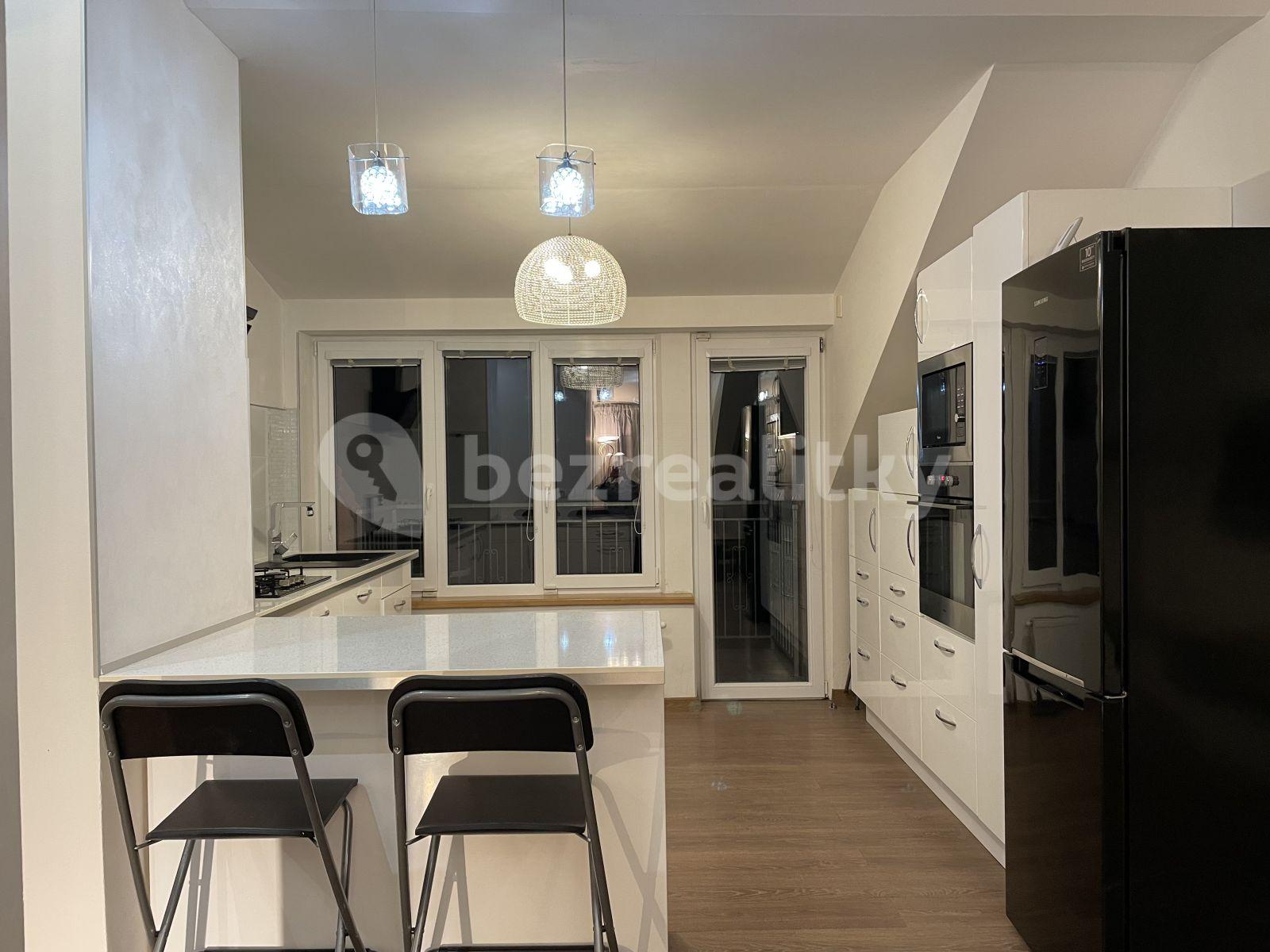 2 bedroom with open-plan kitchen flat to rent, 79 m², Schoellerova, Prague, Prague