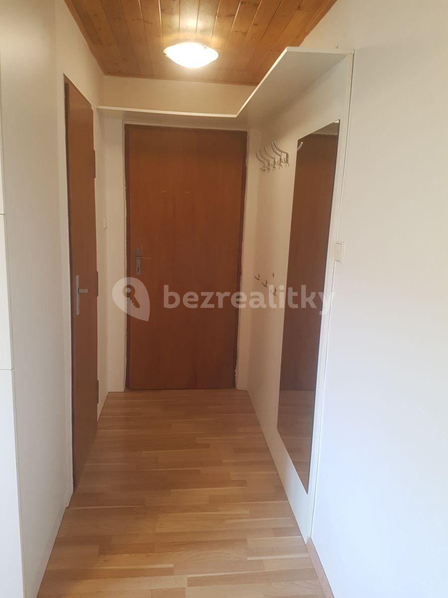 Small studio flat to rent, 25 m², Za Kajetánkou, Prague, Prague