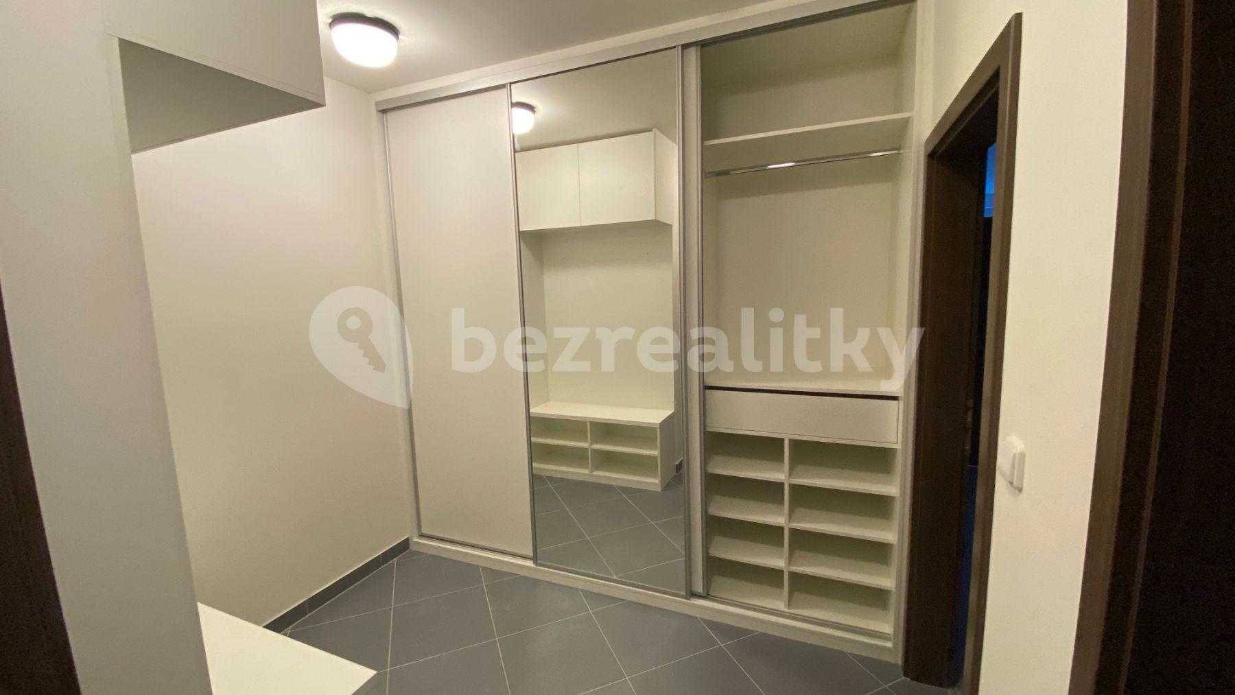 1 bedroom with open-plan kitchen flat to rent, 61 m², Makedonská, Prague, Prague