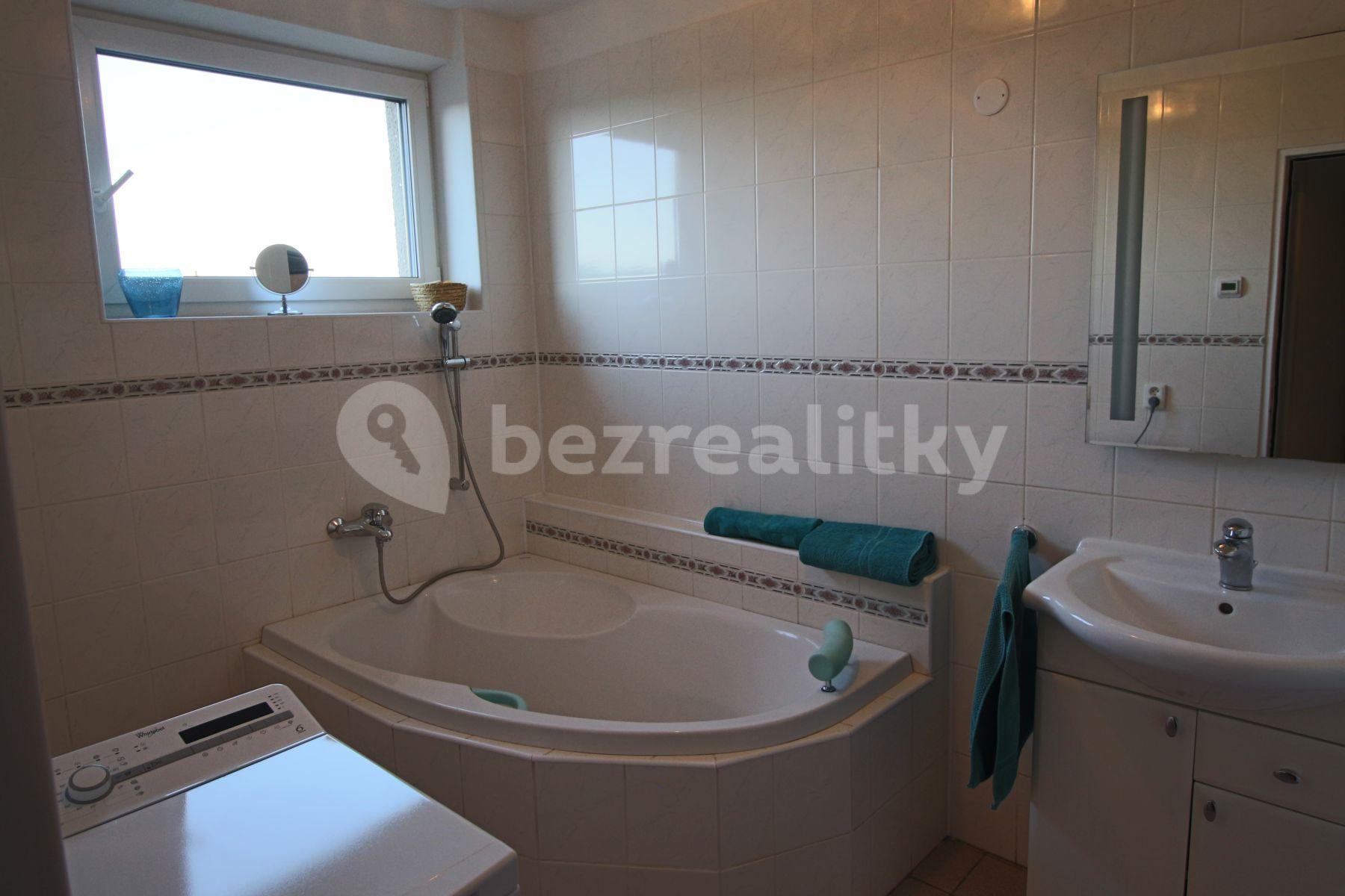 3 bedroom with open-plan kitchen flat to rent, 75 m², Nad Kuliškou, Prague, Prague