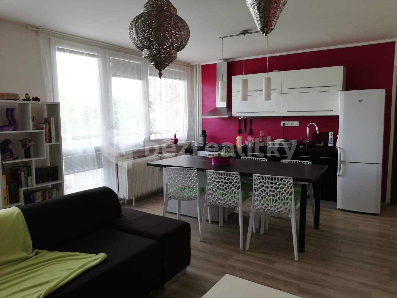 1 bedroom with open-plan kitchen flat to rent, 72 m², Bělehradská, Pardubice, Pardubický Region