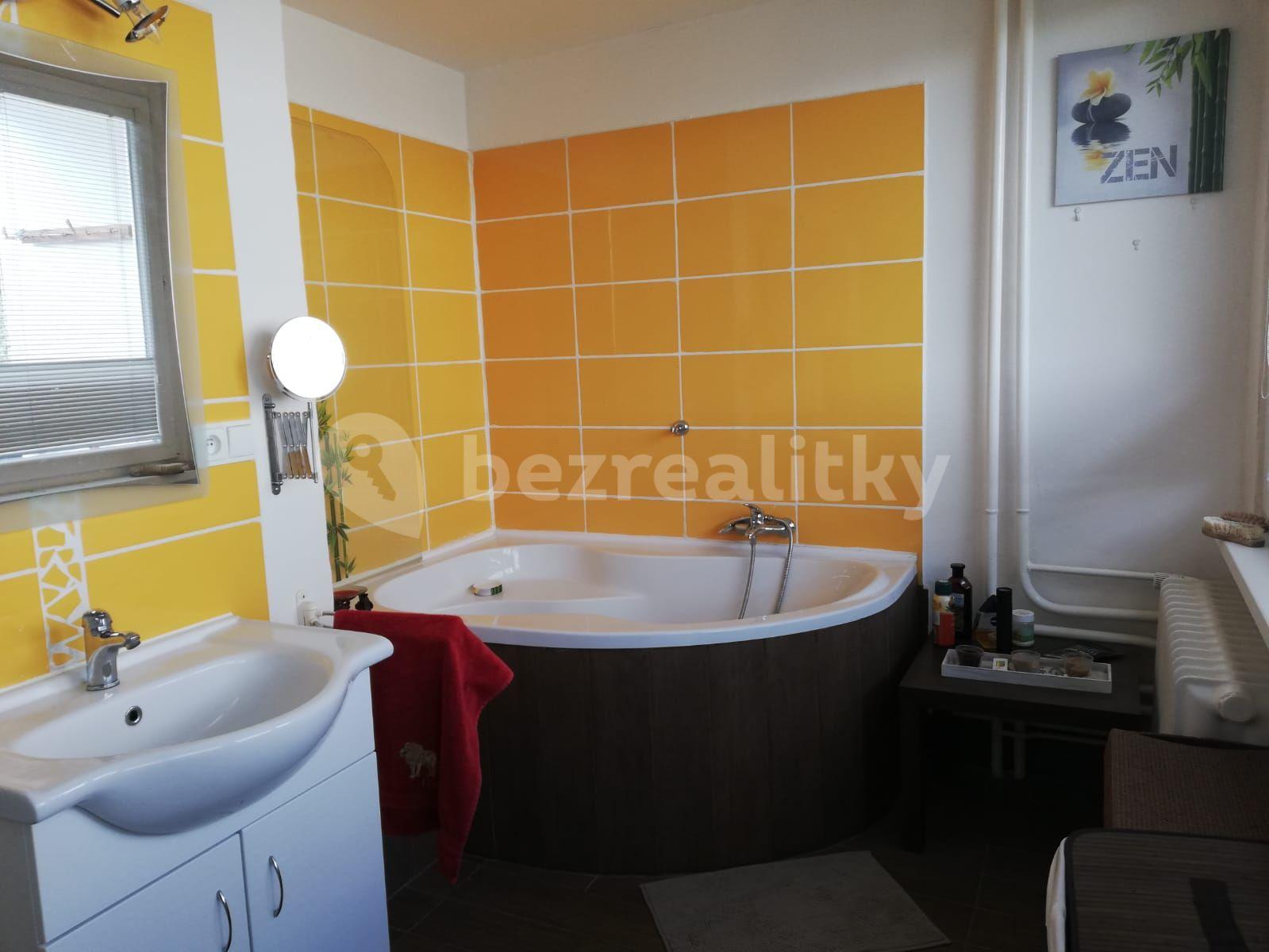 1 bedroom with open-plan kitchen flat to rent, 72 m², Bělehradská, Pardubice, Pardubický Region