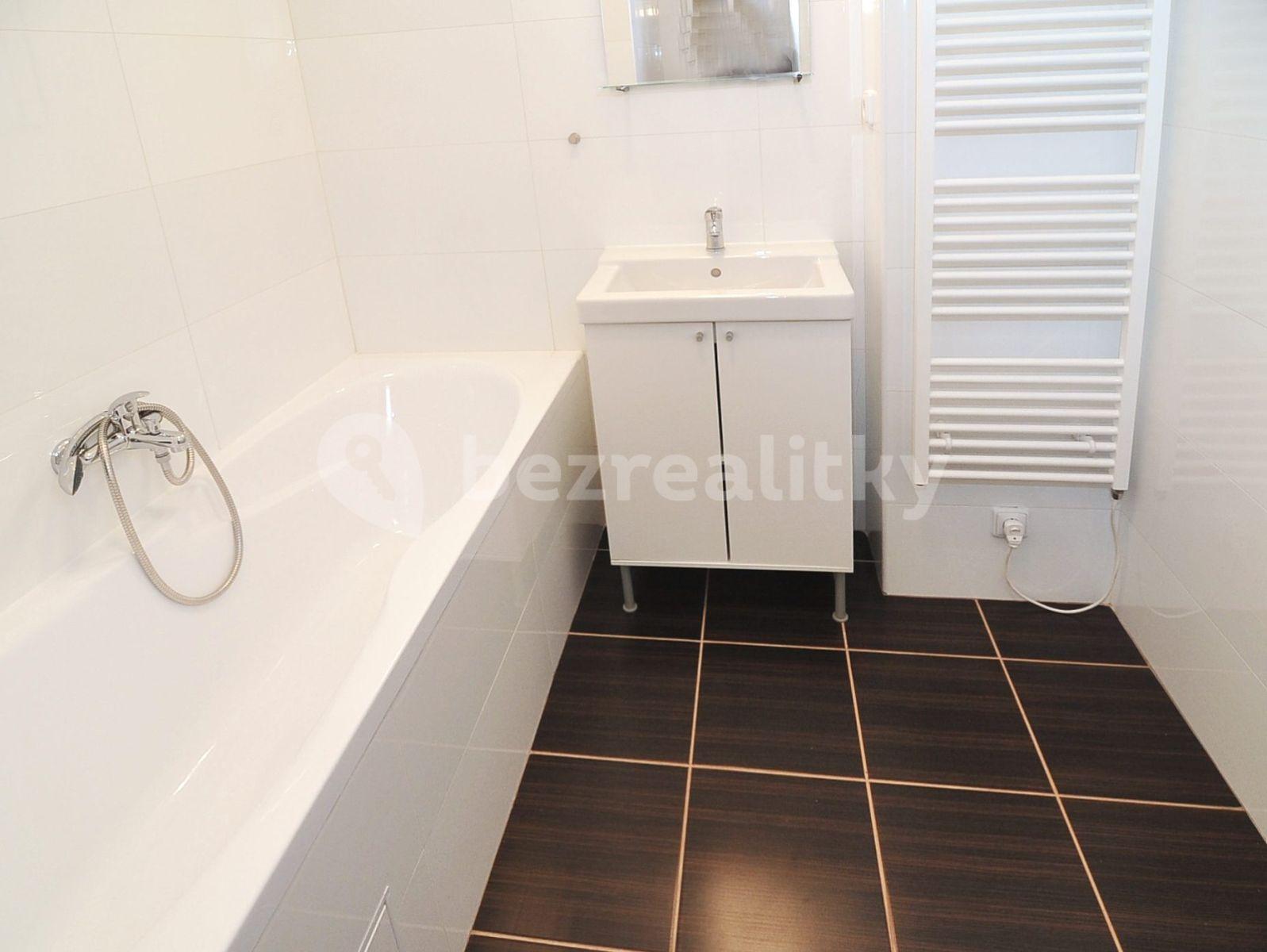 Studio flat to rent, 24 m², Přístavní, Prague, Prague