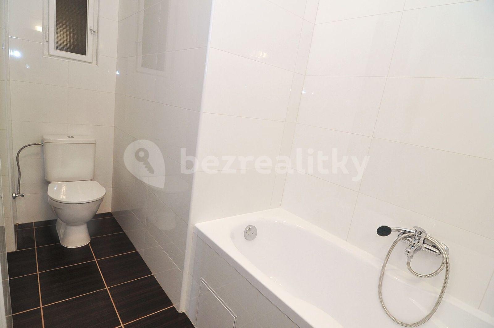 Studio flat to rent, 24 m², Přístavní, Prague, Prague