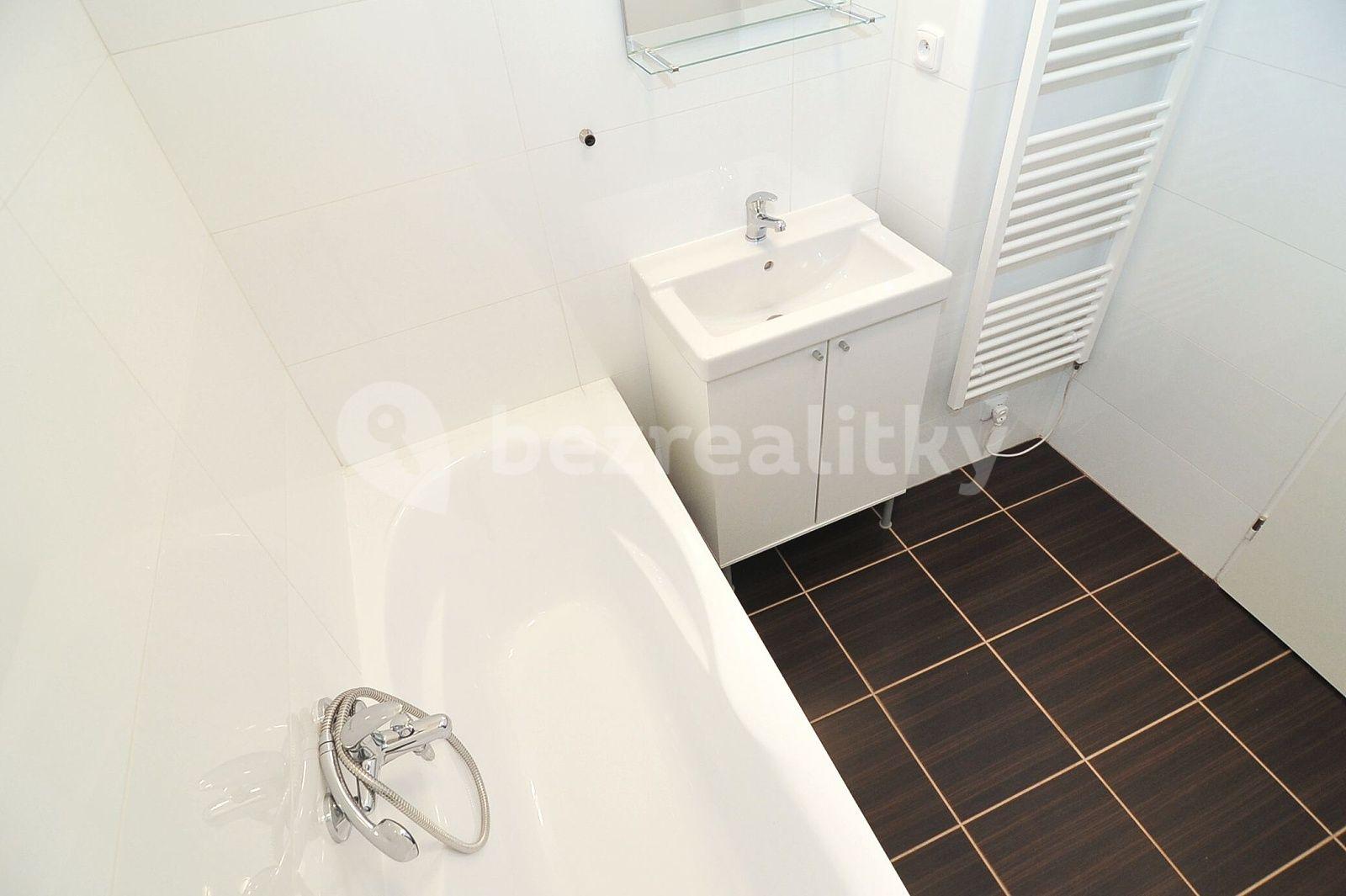 Studio flat to rent, 24 m², Přístavní, Prague, Prague