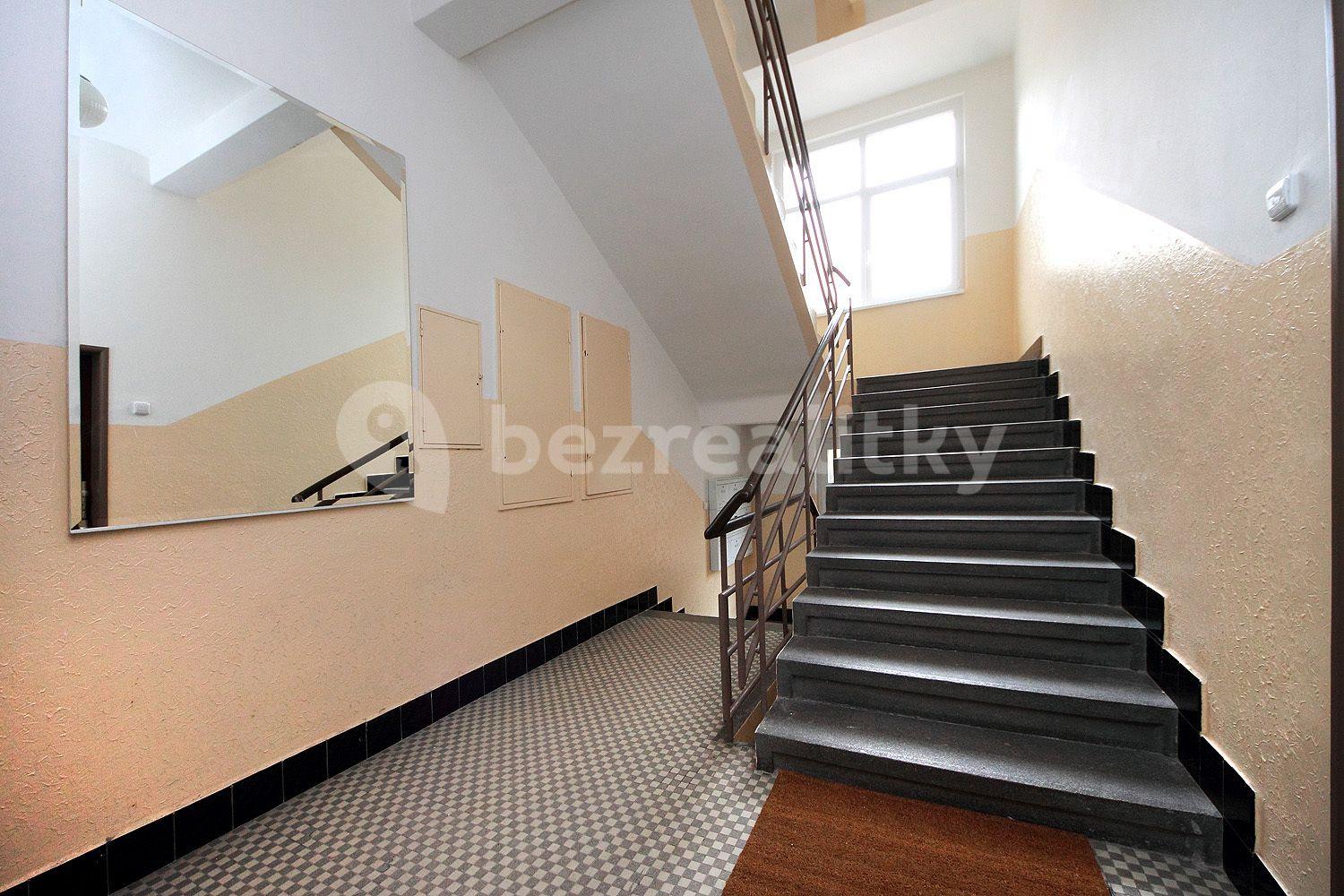 Studio flat to rent, 24 m², Přístavní, Prague, Prague