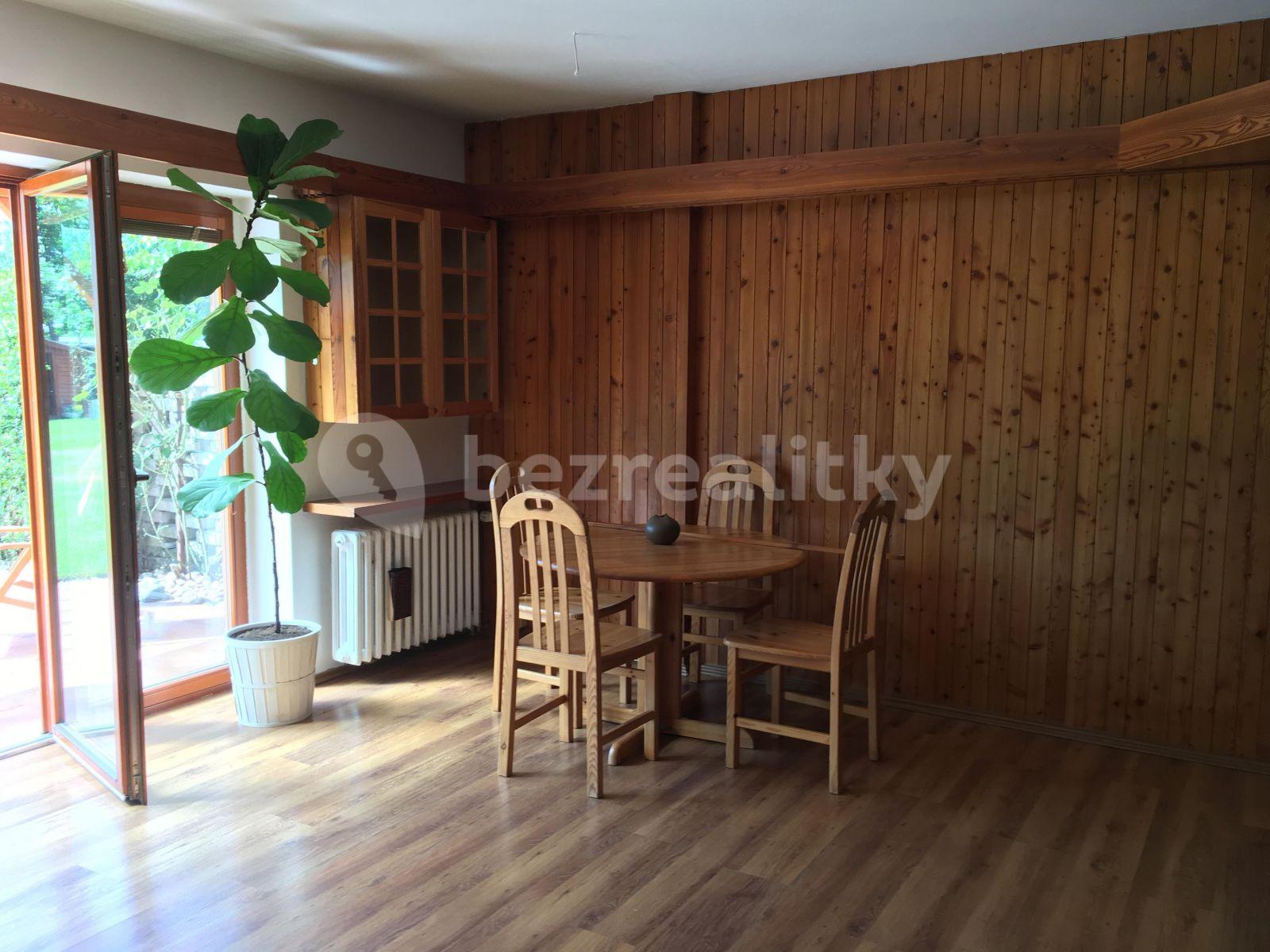 1 bedroom with open-plan kitchen flat to rent, 68 m², Bolívarova, Prague, Prague