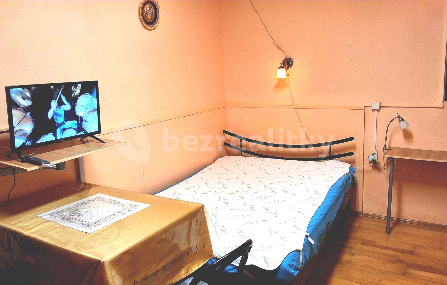 Small studio flat to rent, 20 m², Pelnářova, Prague, Prague