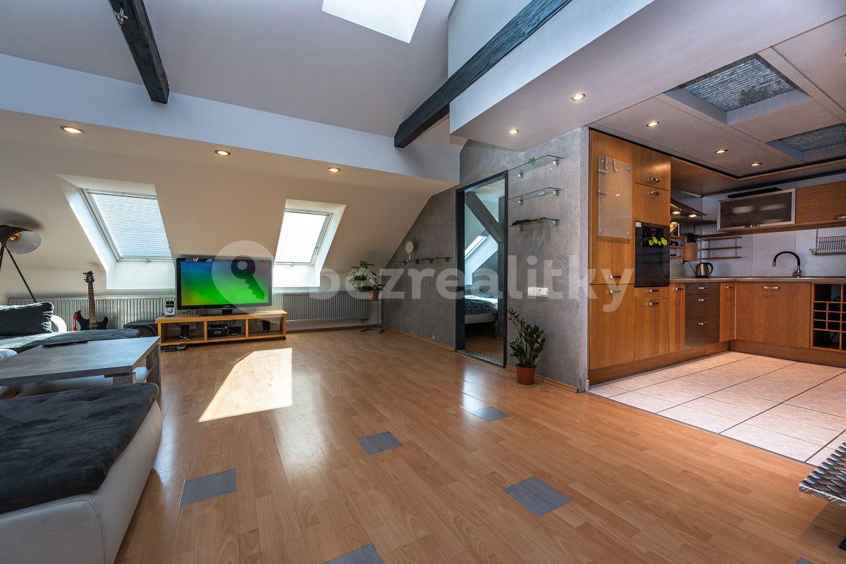 3 bedroom with open-plan kitchen flat to rent, 126 m², Vltavská, Prague, Prague