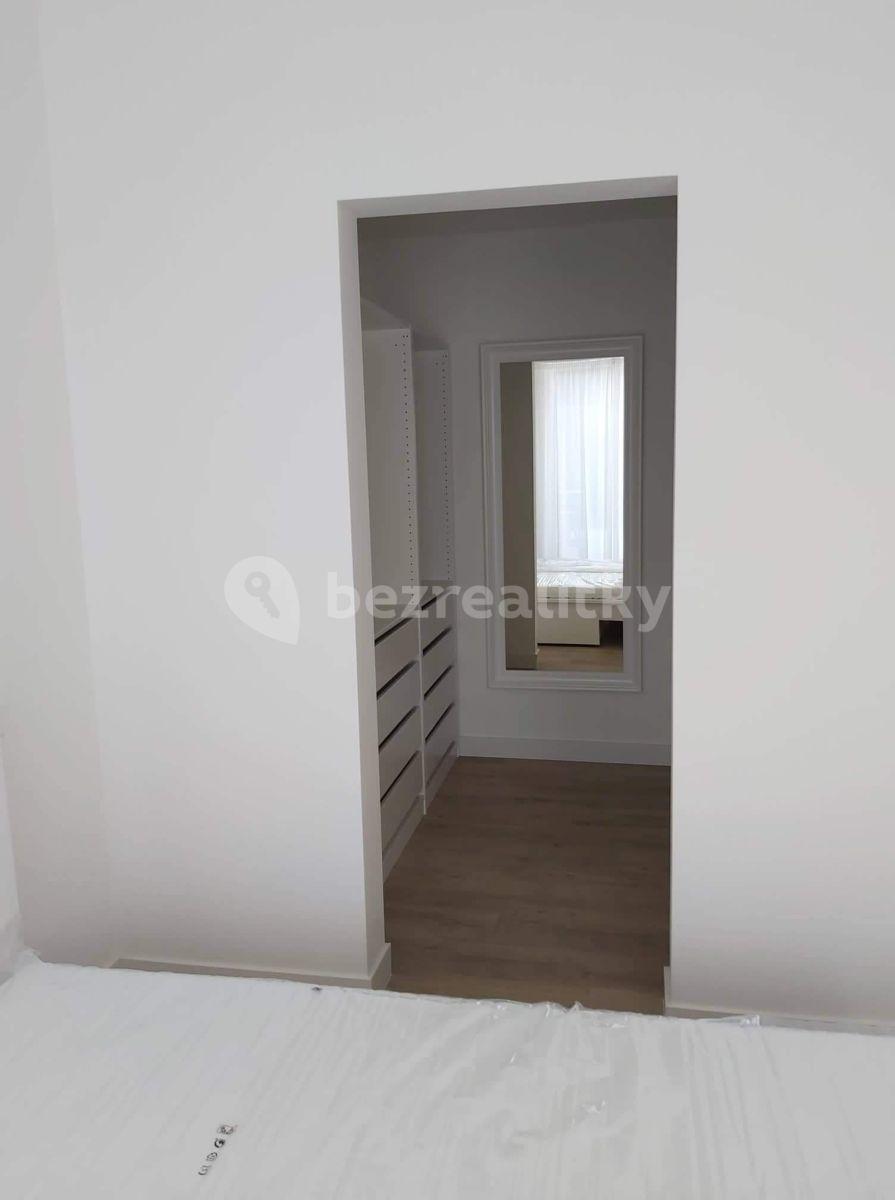 3 bedroom with open-plan kitchen flat to rent, 115 m², Butovická, Prague, Prague