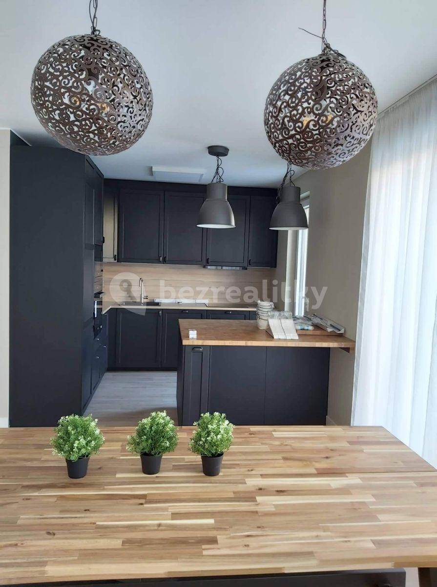 3 bedroom with open-plan kitchen flat to rent, 115 m², Butovická, Prague, Prague