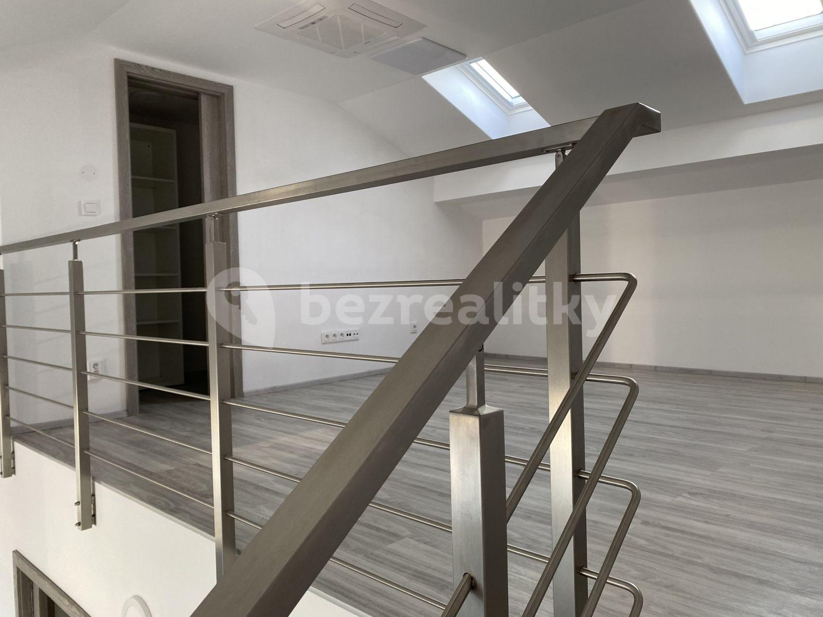 1 bedroom with open-plan kitchen flat to rent, 82 m², Sokolnická, Brno, Jihomoravský Region