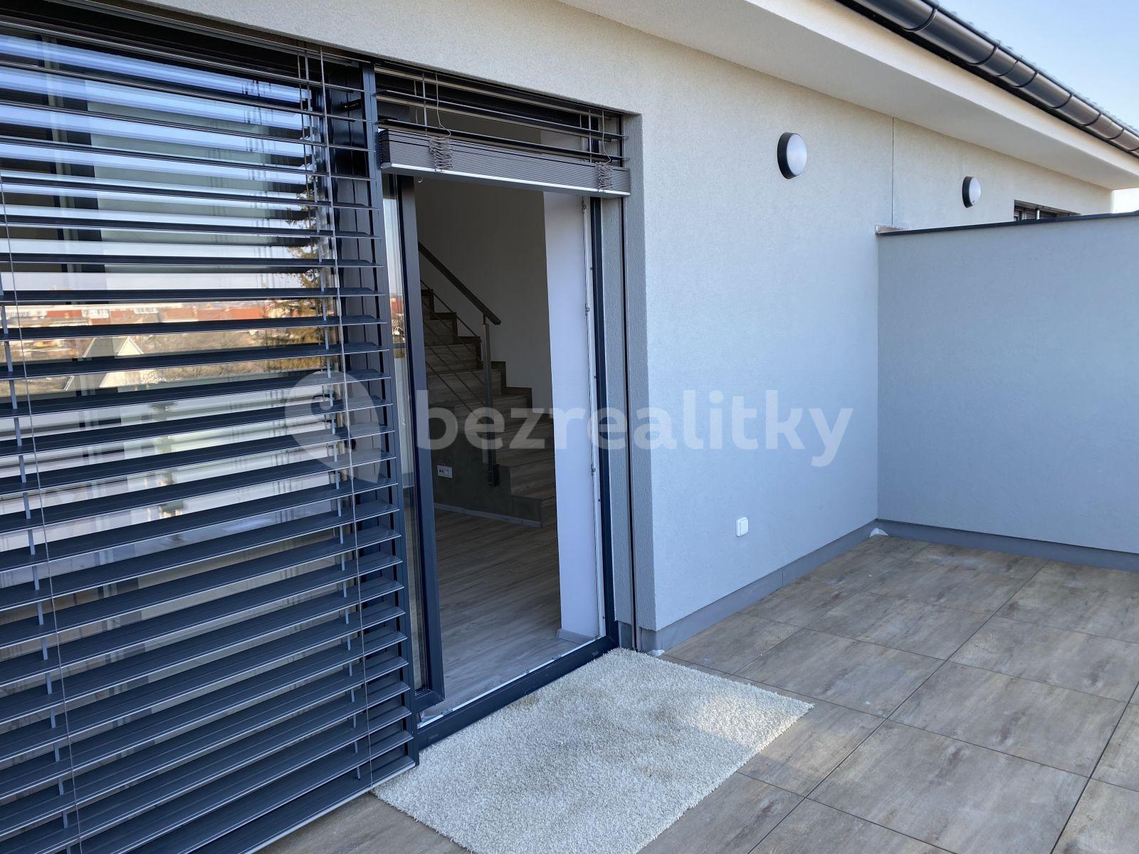 1 bedroom with open-plan kitchen flat to rent, 82 m², Sokolnická, Brno, Jihomoravský Region