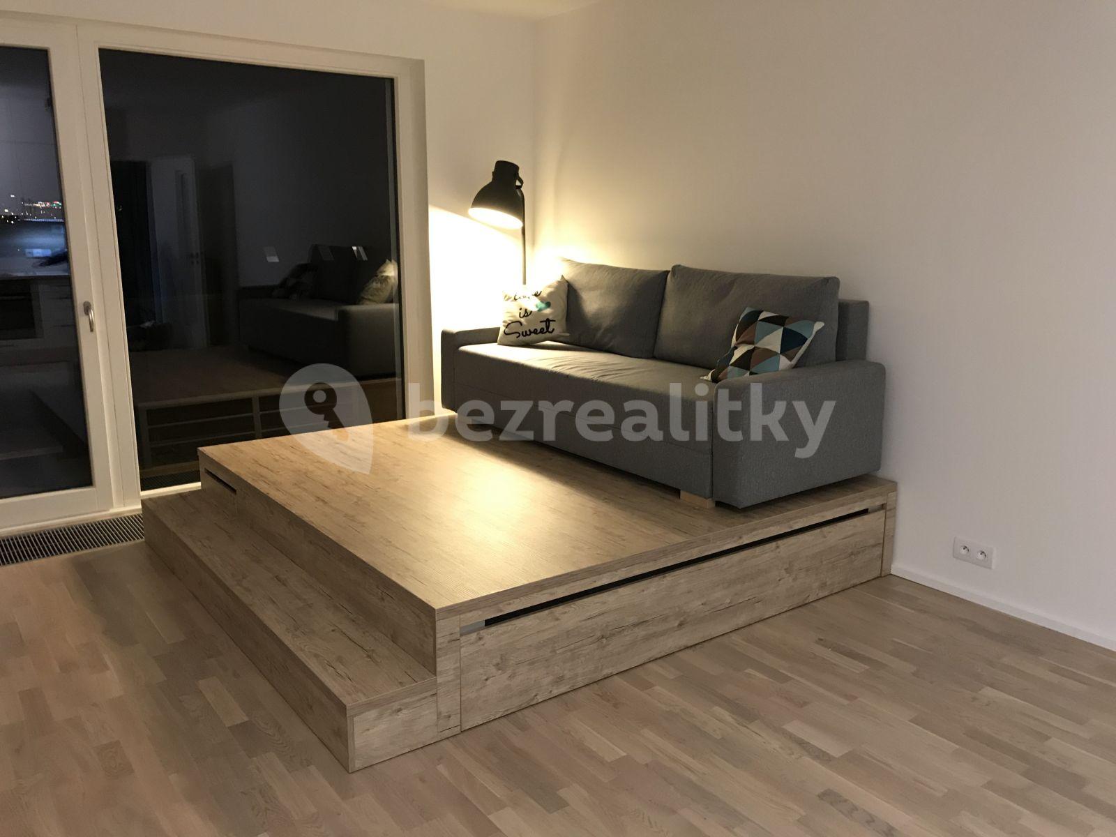 Studio flat to rent, 39 m², Za Strašnickou vozovnou, Prague, Prague