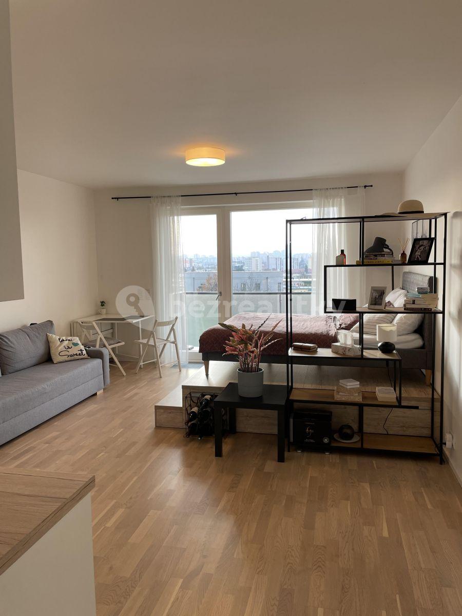 Studio flat to rent, 39 m², Za Strašnickou vozovnou, Prague, Prague