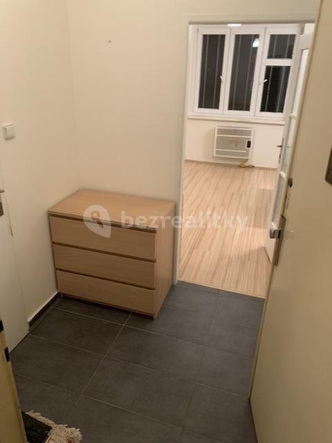 Small studio flat to rent, 30 m², Biskupcova, Prague, Prague